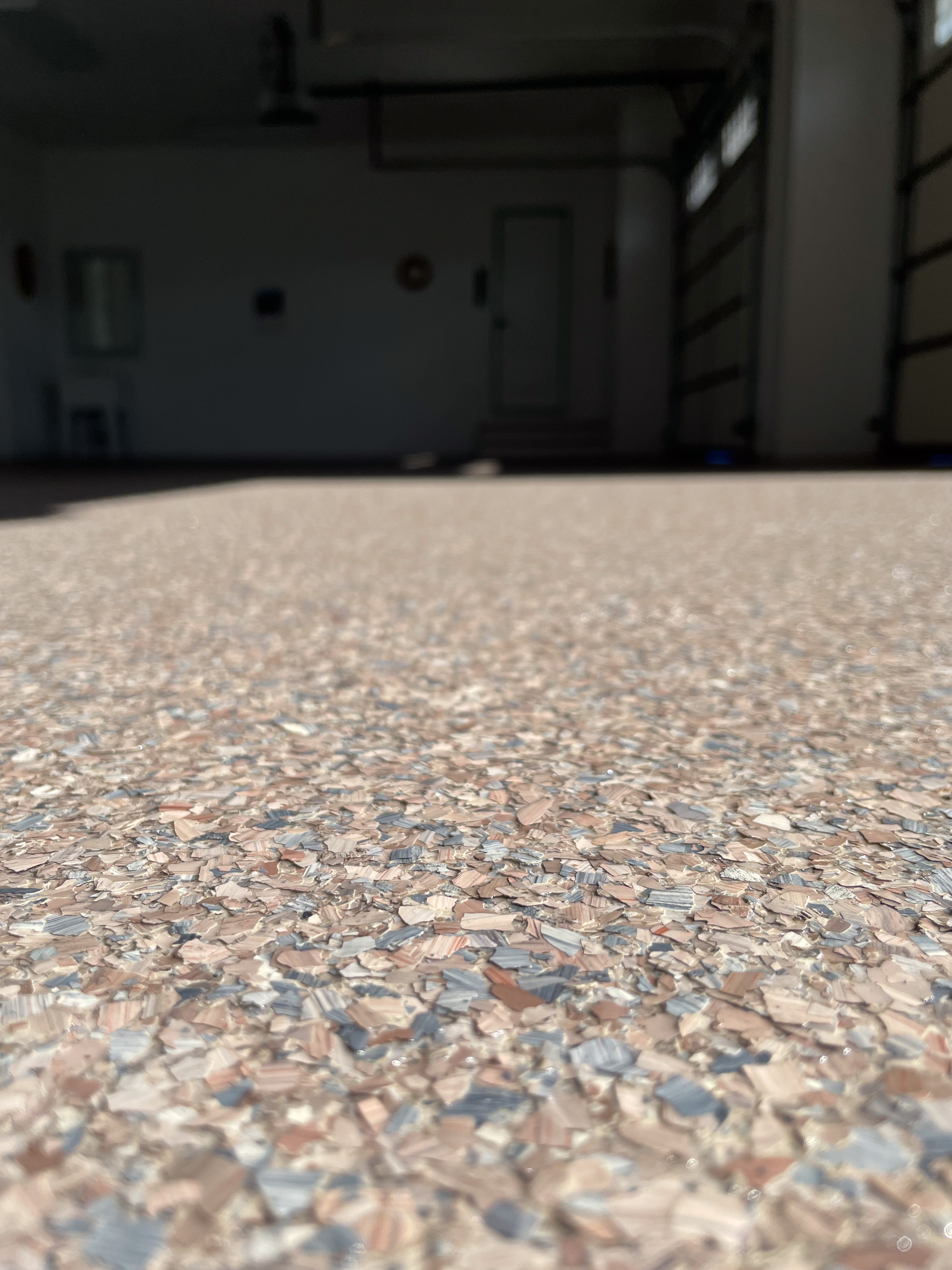 Finished vinyl flake floor with a blue-gray decorative blend